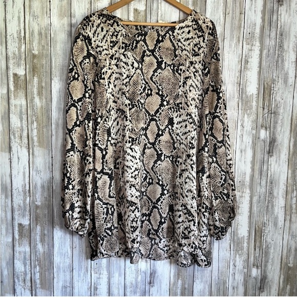 Oddy Oversized Snake Print Blouse - Picture 2 of 6